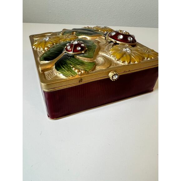 Goldtone Ladybug Bejeweled Trinket Box /Jewelry Box  4”X4”  3D Ladybugs & Leaves - Picture 2 of 13